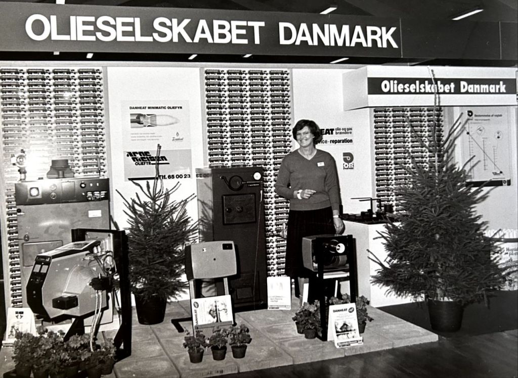 Stifter Rose-Marie Nielsen på en messe på syttitallet